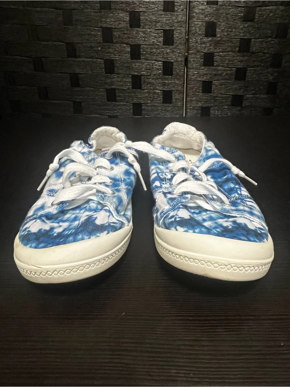 Women’s Time and Tru white and blue tie-dye sneakers Size 9